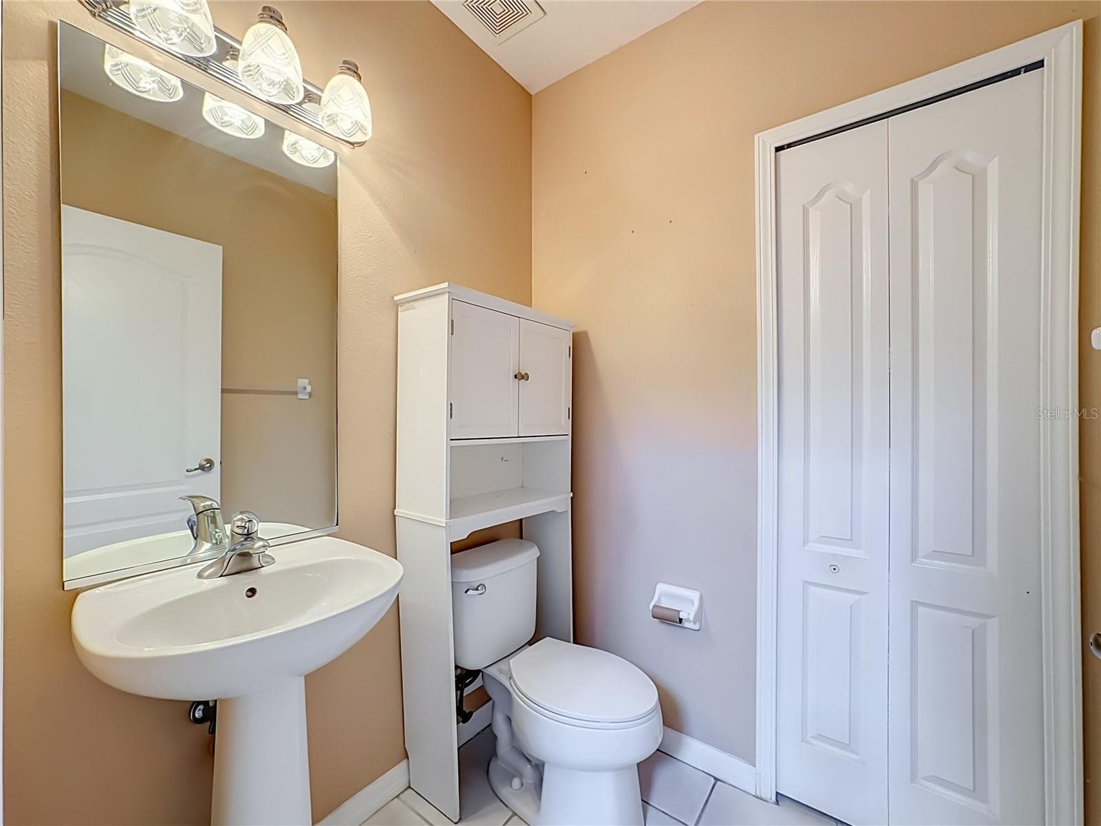 Single Family Residence at 7931 CARRIAGE POINTE DR, GIBSONTON, photo 22 of 59