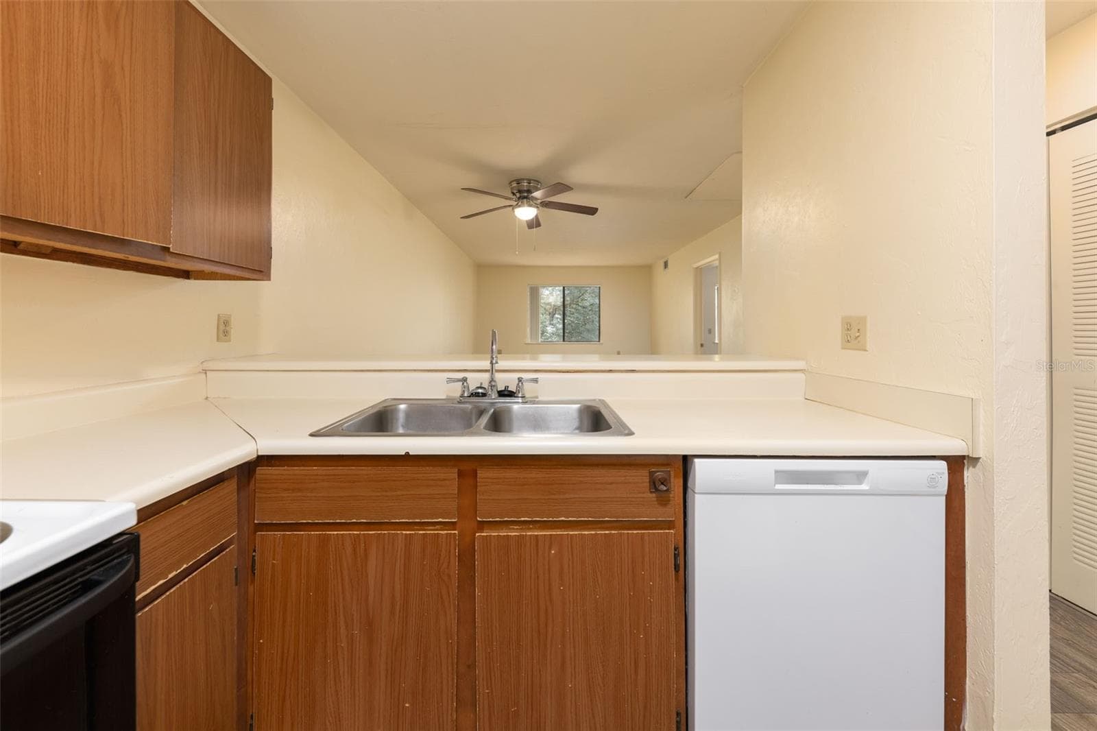 Condominium at 83 SE 16TH AVE #E303, GAINESVILLE, photo 6 of 23