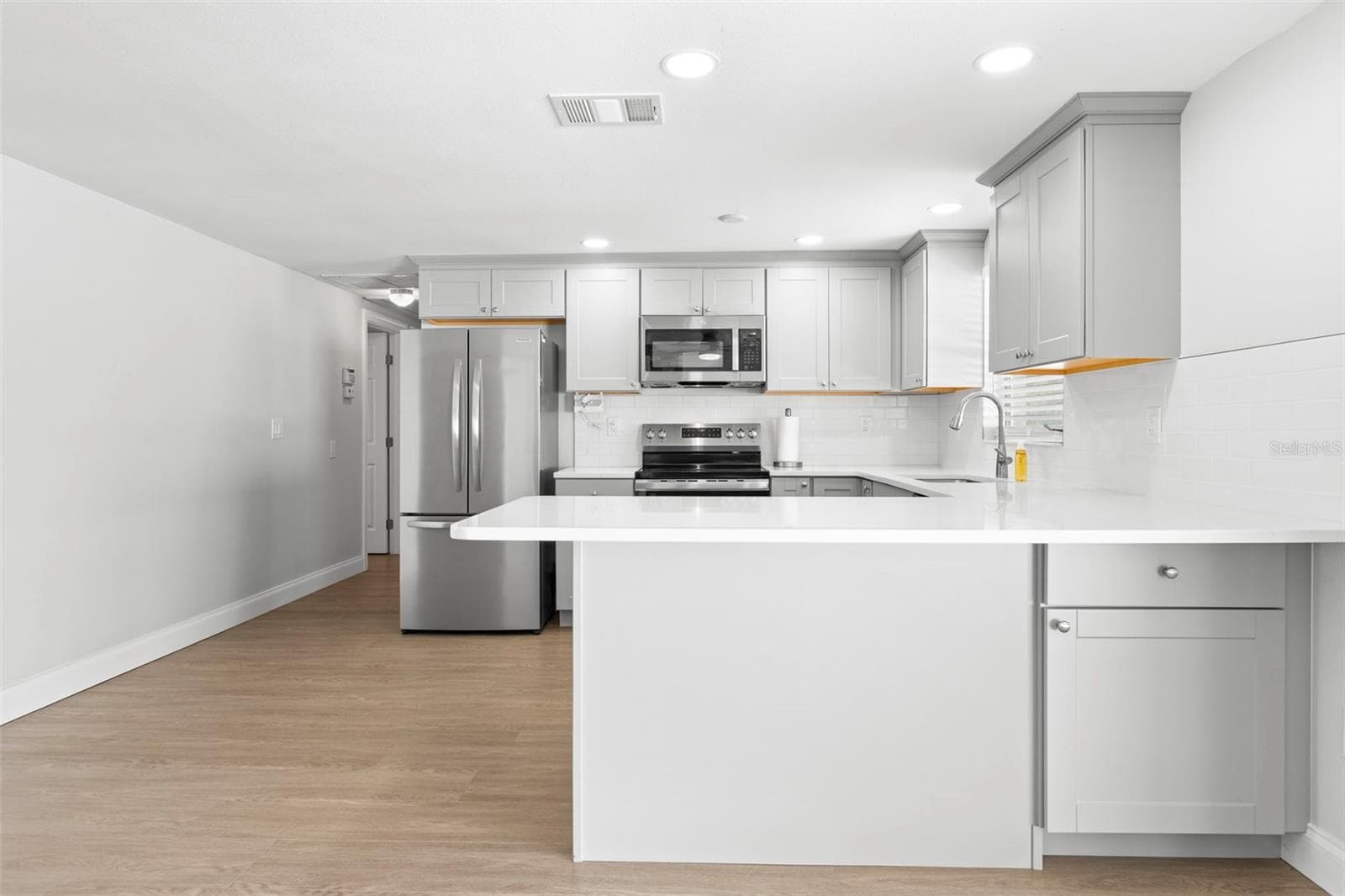 Single Family Residence at 6100 WOODROW WILSON BLVD NE, ST PETERSBURG, photo 10 of 38
