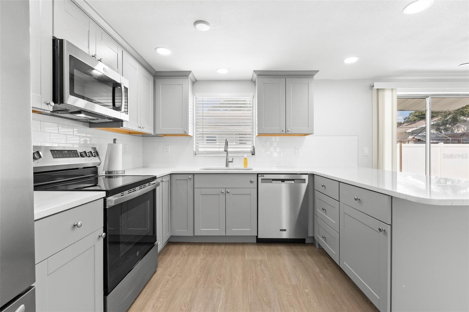 Single Family Residence at 6100 WOODROW WILSON BLVD NE, ST PETERSBURG, photo 11 of 38