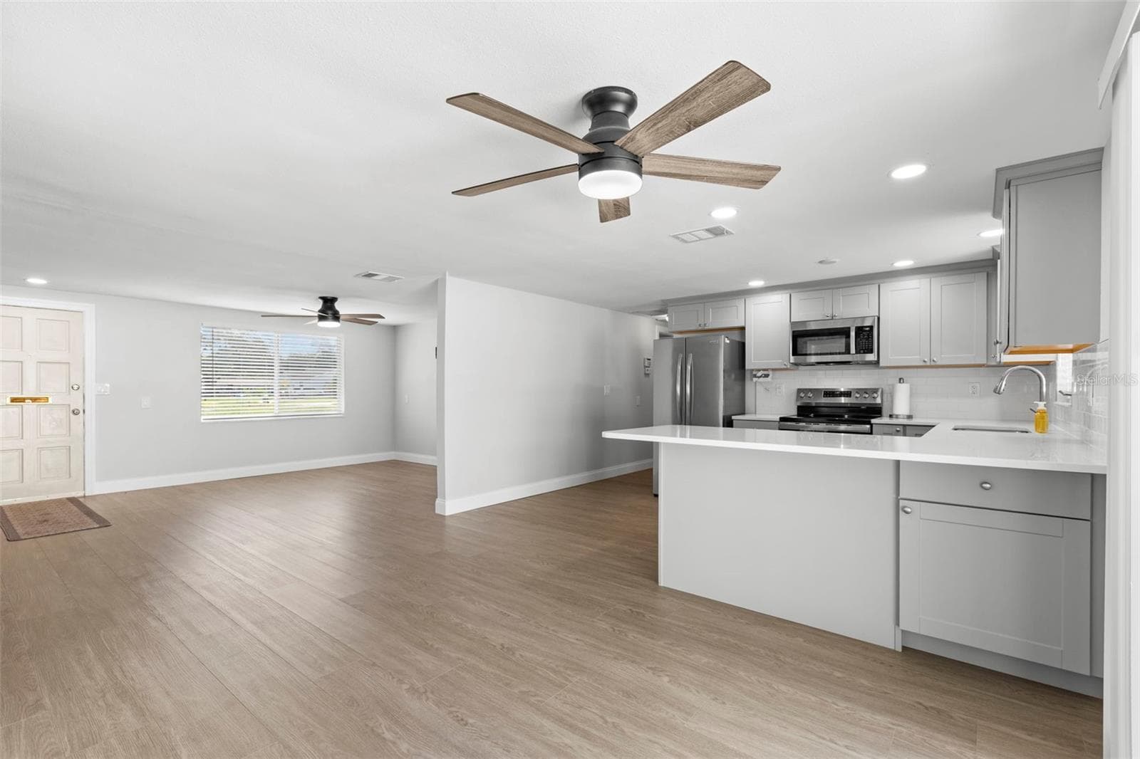 Single Family Residence at 6100 WOODROW WILSON BLVD NE, ST PETERSBURG, photo 13 of 38