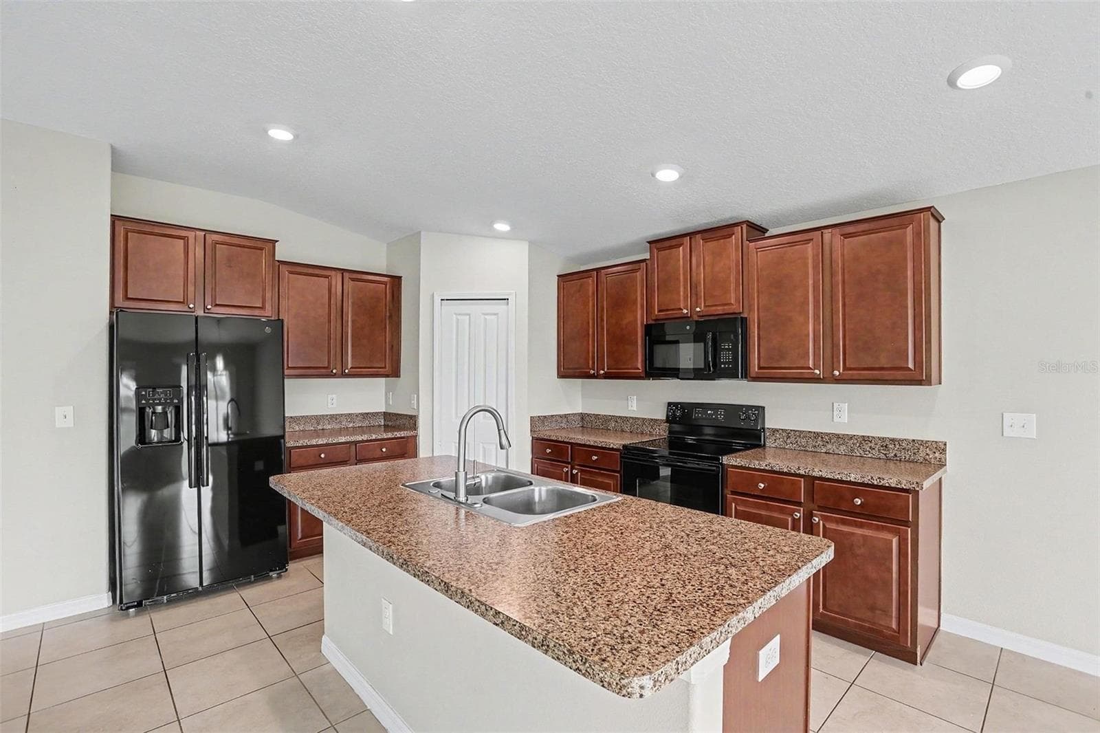 Single Family Residence at 13224 WILDFLOWER MEADOW DR, RIVERVIEW, photo 8 of 20