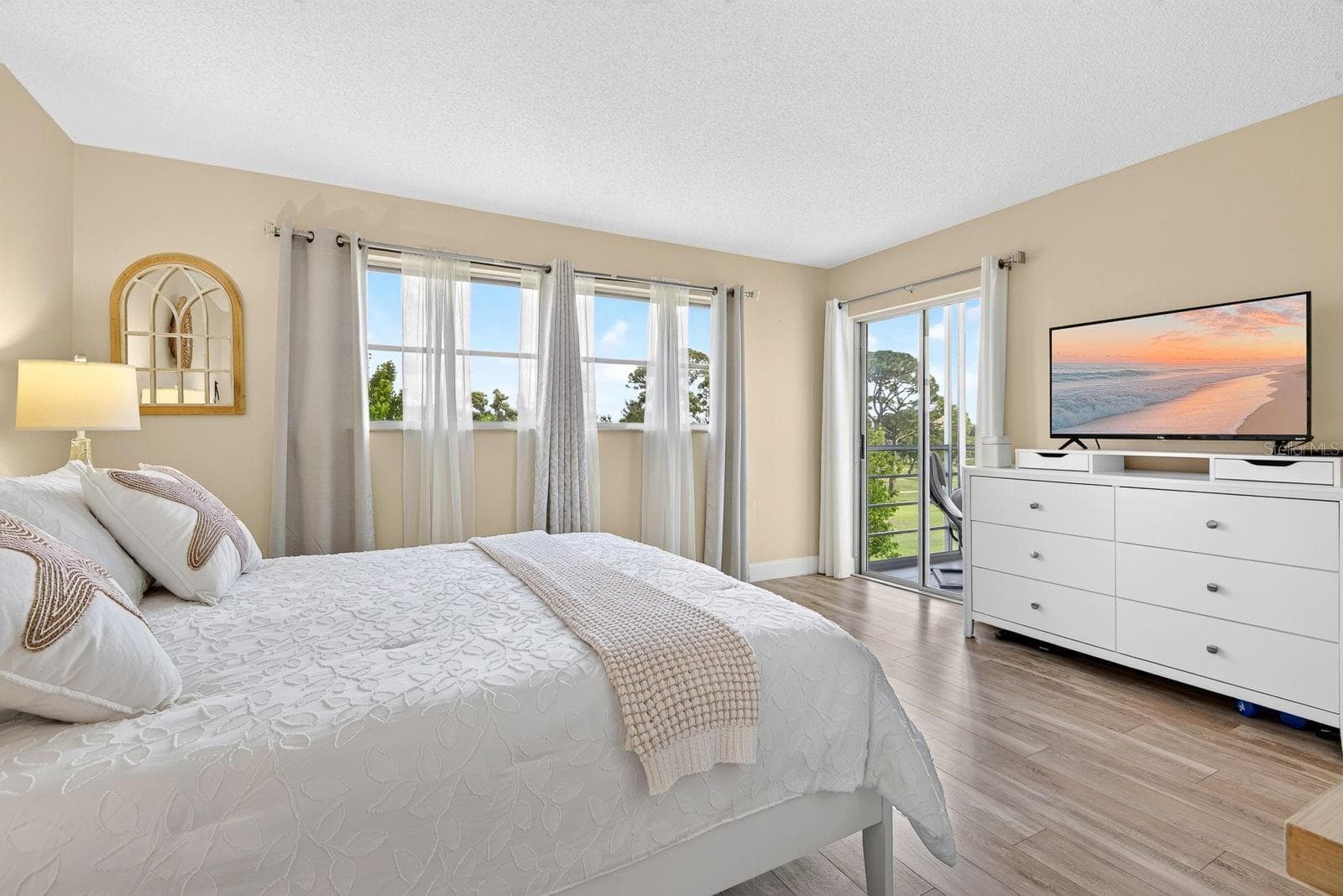 Master Bedroom facing lanai - 4240 IRONWOOD CIR #302A, BRADENTON
