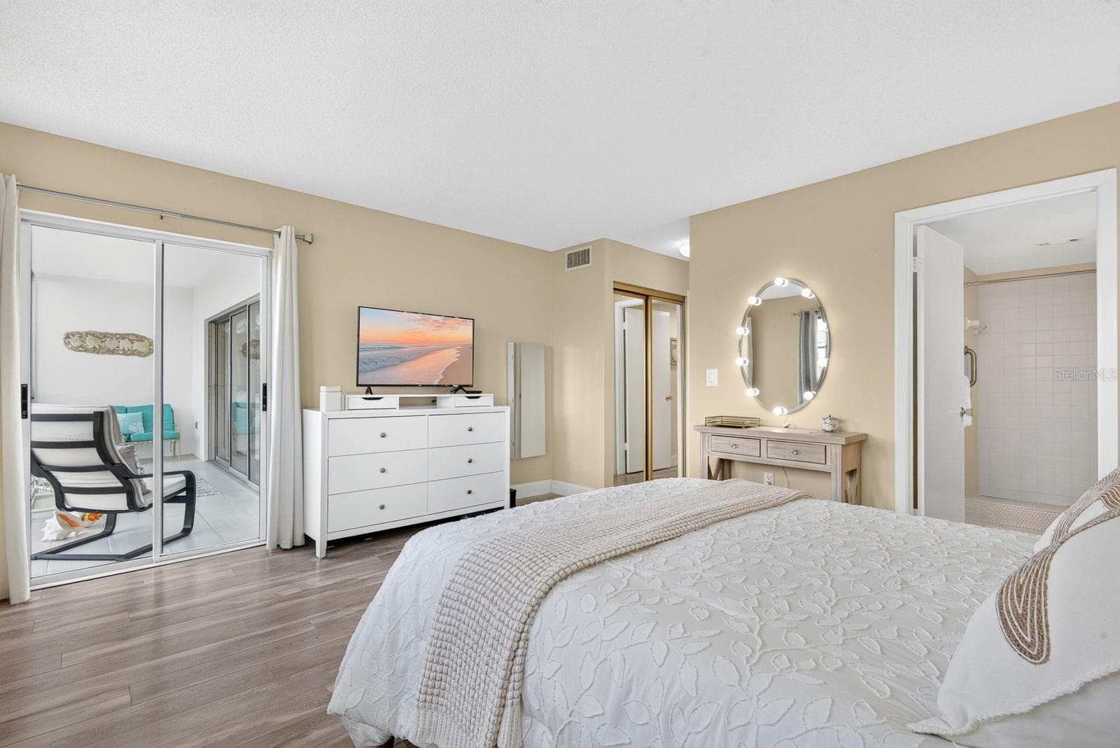 Master Bedroom facing lanai - 4240 IRONWOOD CIR #302A, BRADENTON
