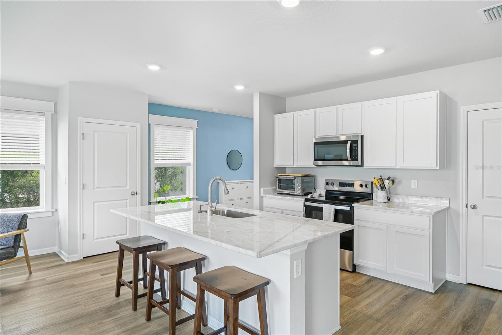 Kitchen - 3391 HILLTOP CIR, BRADENTON