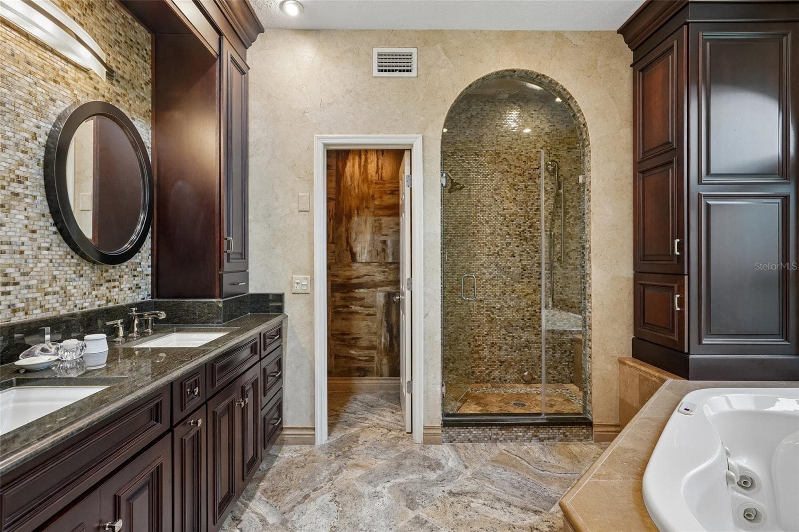 Primary En-suite Bathroom - 4710 RIDGECLIFF DR, BRANDON
