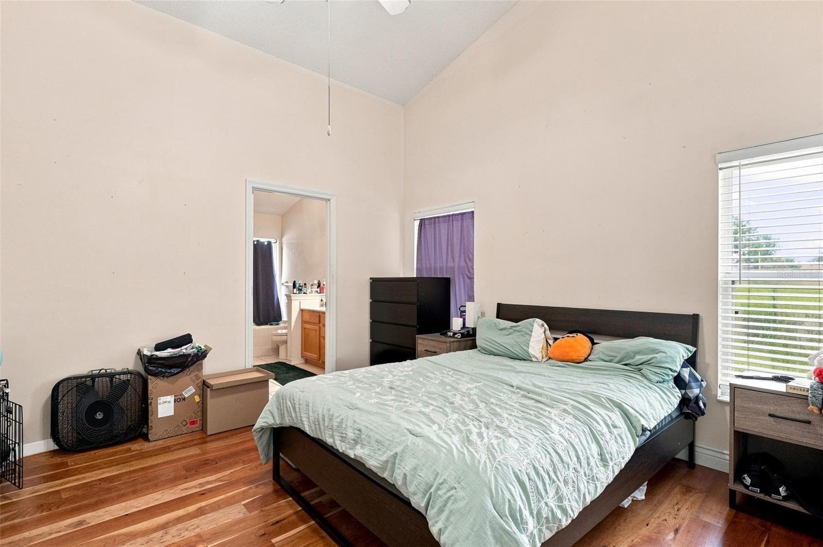 The primary bedroom offers wood flooring, natural light and comfortable space to unwind. - 13637 EMERALDVIEW DR, ORLANDO