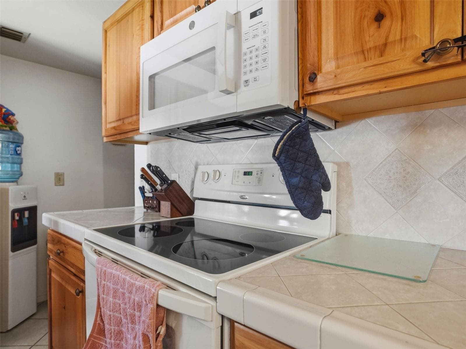 Single Family Residence at 11121 ROLLINGWOOD DR, PORT RICHEY, photo 12 of 31