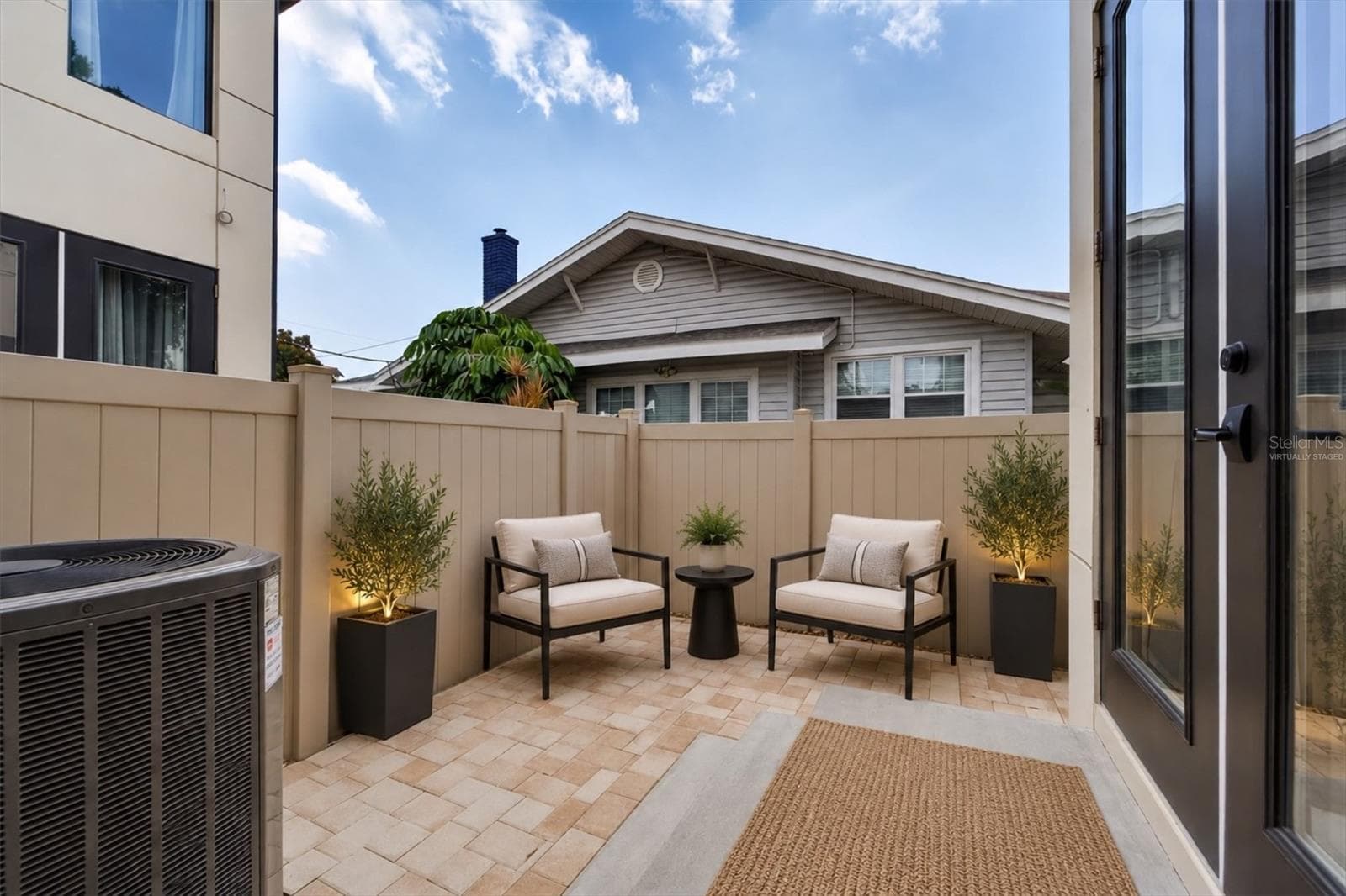Virtually Staged - Courtyard - 2501 W NORTH A ST #B, TAMPA