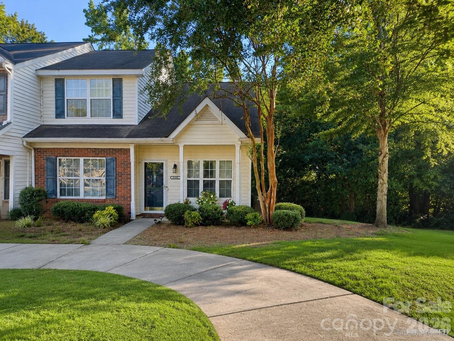 Townhouse at 10106 Ballyclare Court, Charlotte, photo 2 of 7