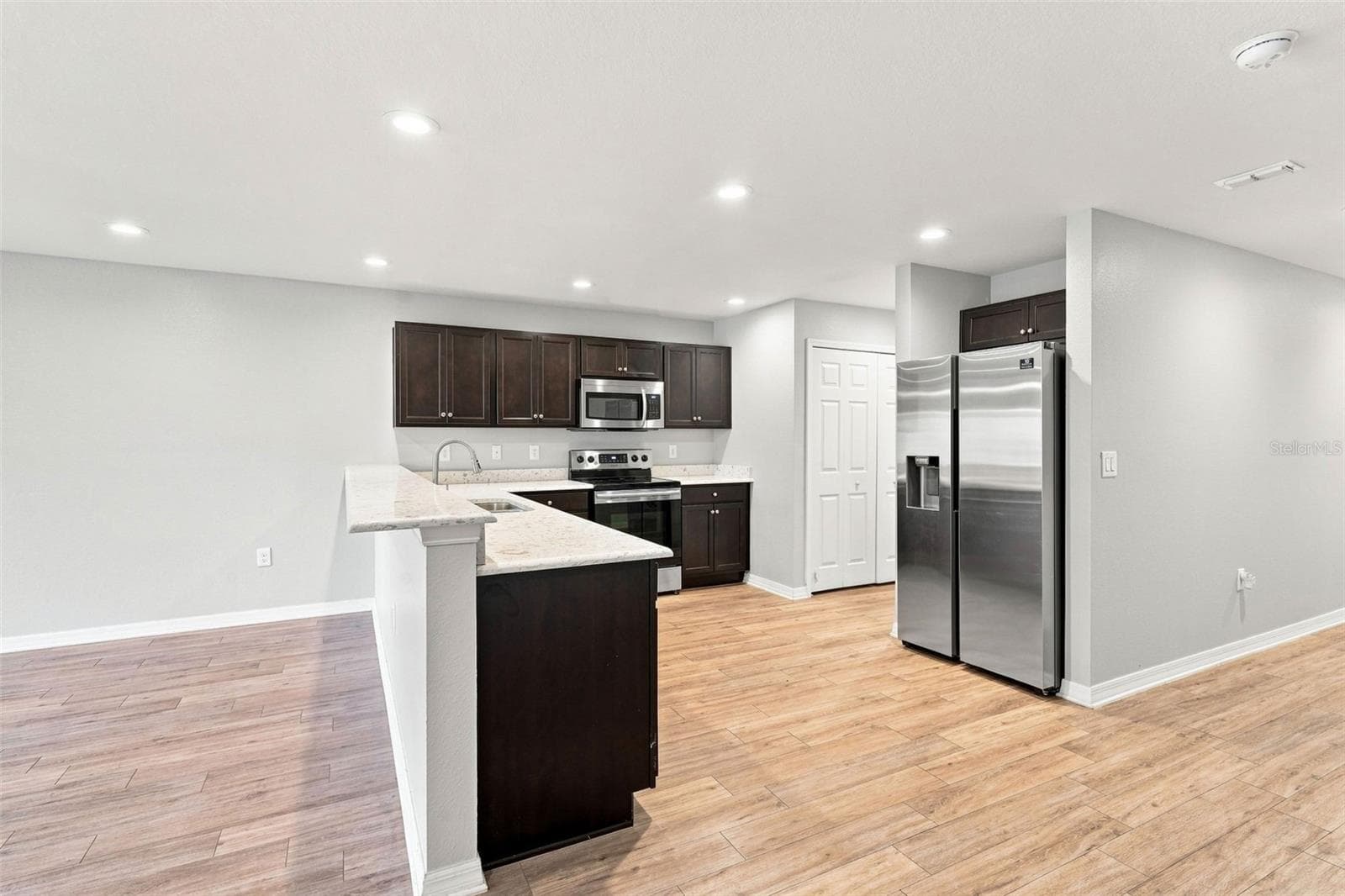 Townhouse at 2956 FIELDWOOD CIR, ST CLOUD, photo 9 of 41