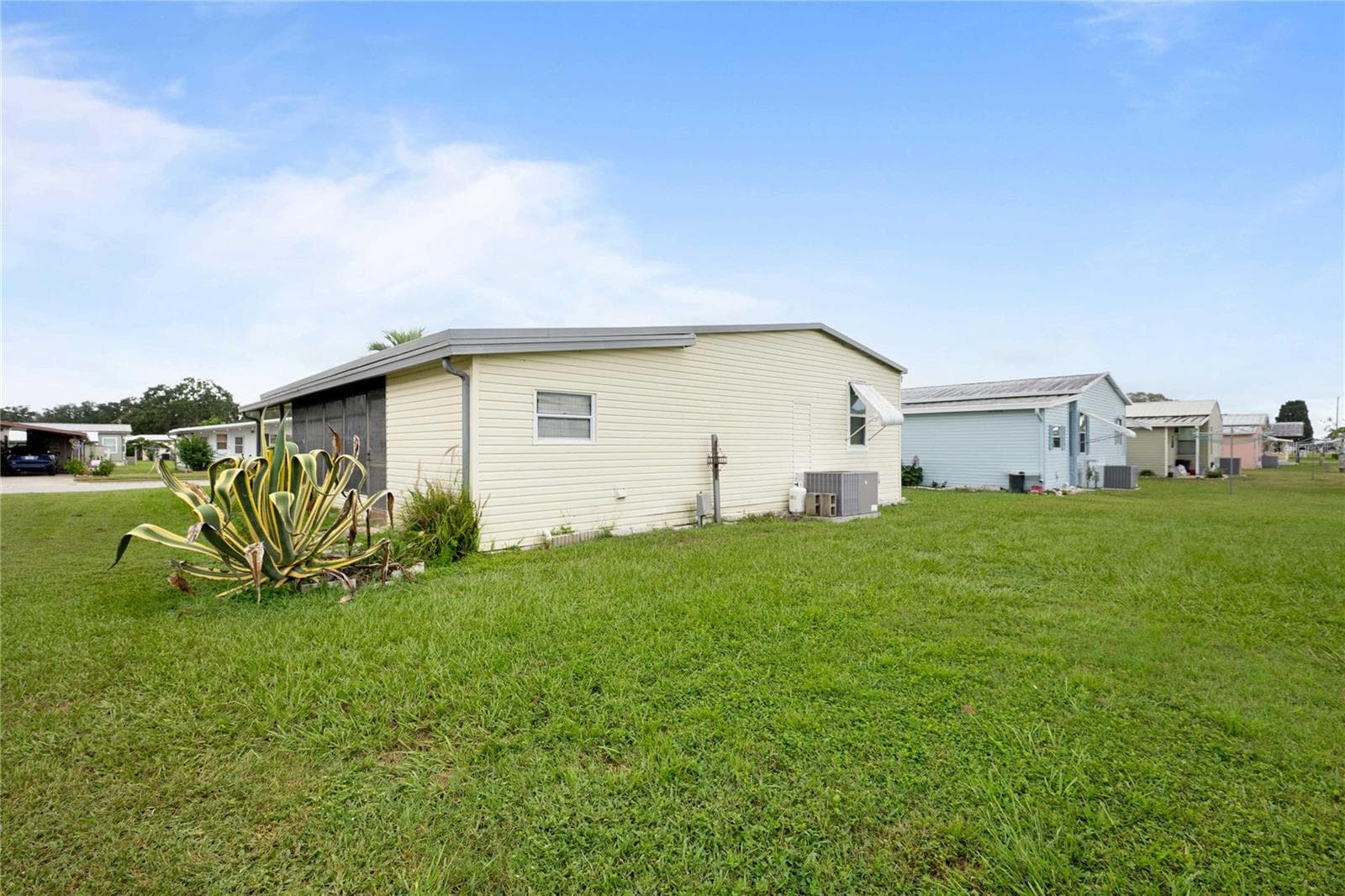 Manufactured Home at 36346 LE SABRE WAY, ZEPHYRHILLS, photo 6 of 37