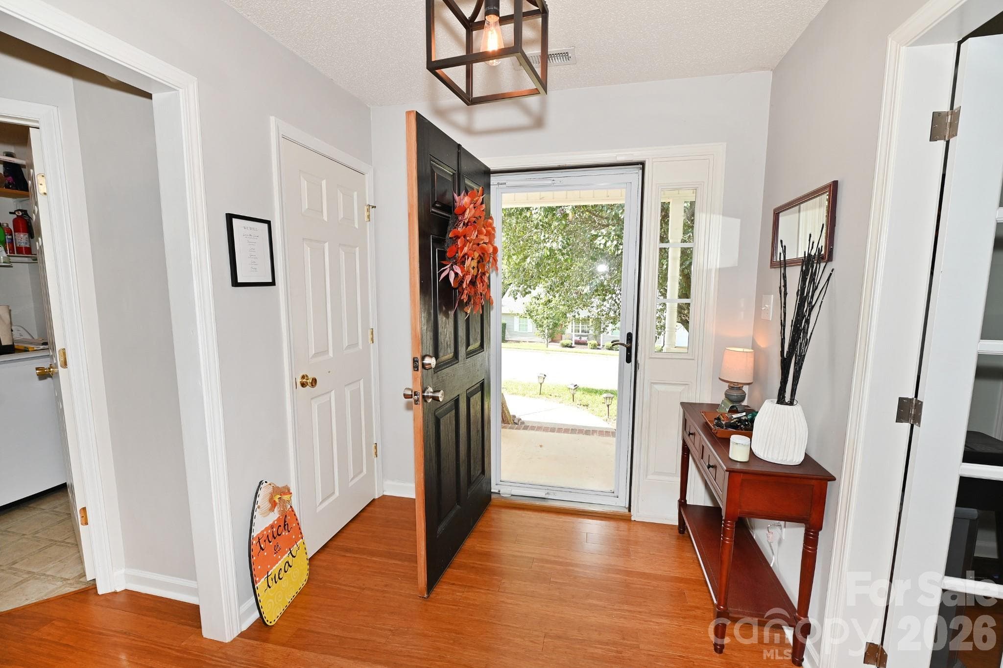 Come on in and make yourself at home ! - 236 17th Avenue SE, Hickory