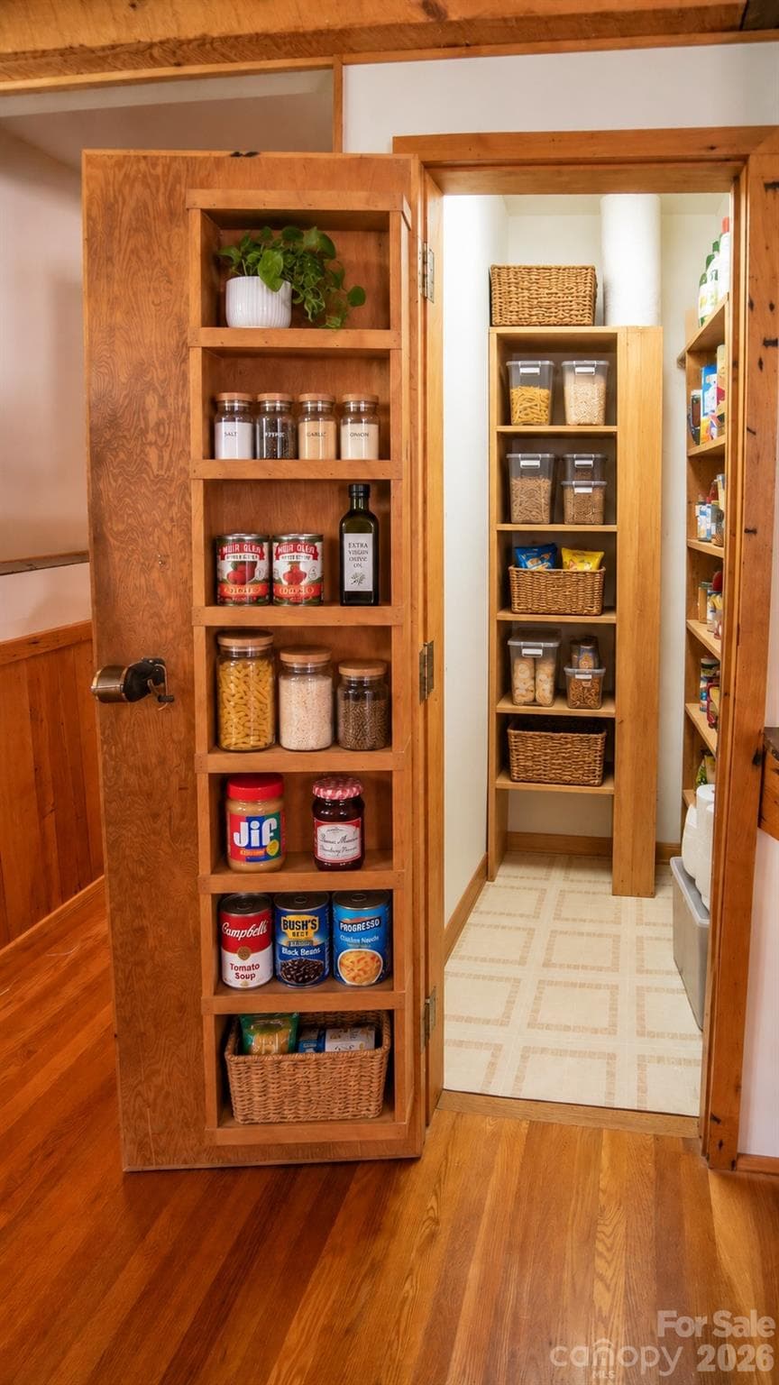 Convenient Walk in Pantry - Hudson