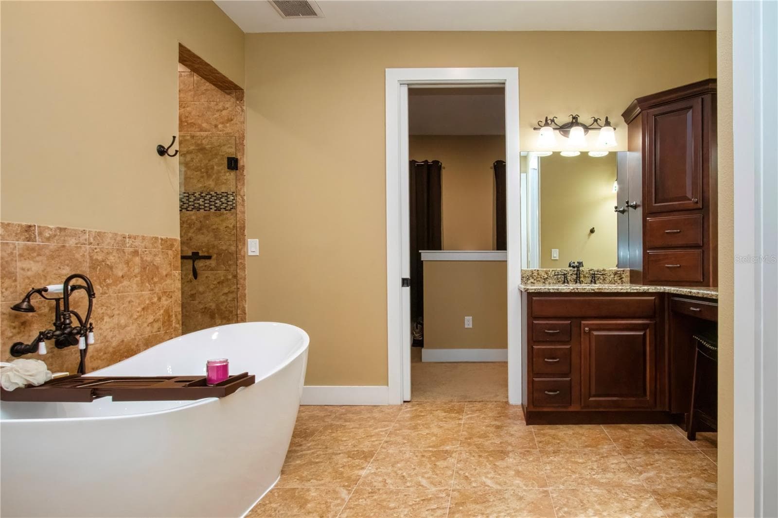 Owners suite bath - 1605 BUTCH CASSIDY TRL, WIMAUMA