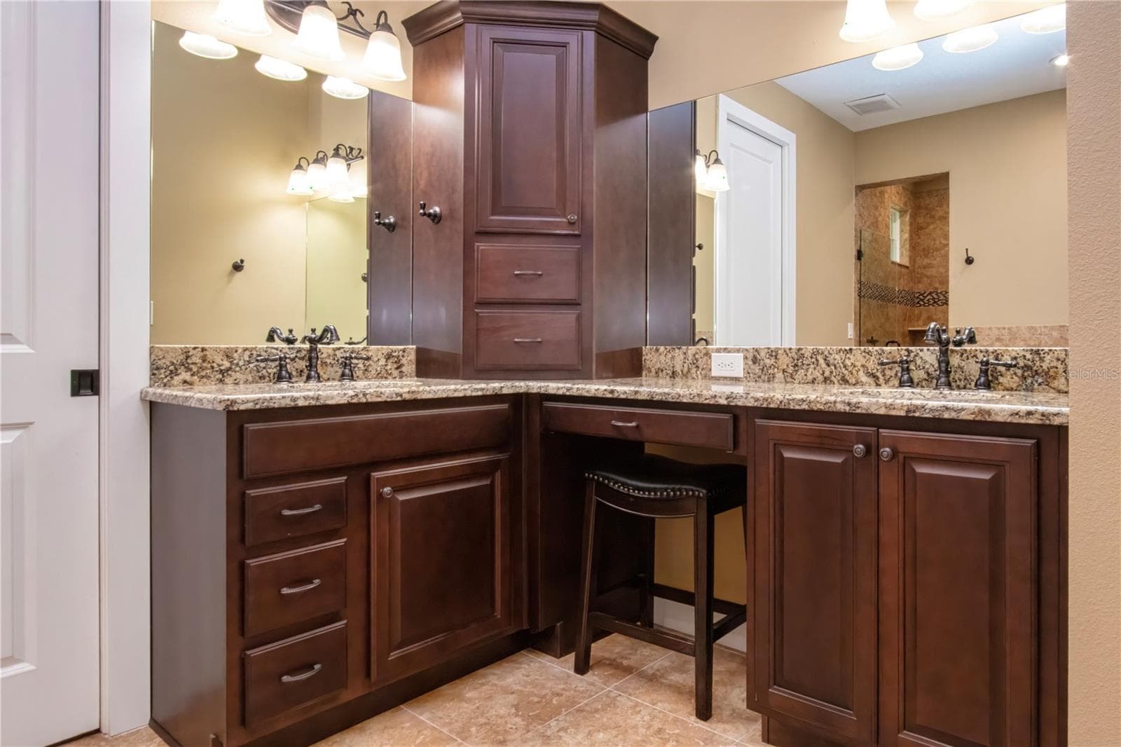 Owners suite bathroom with double vanity - 1605 BUTCH CASSIDY TRL, WIMAUMA