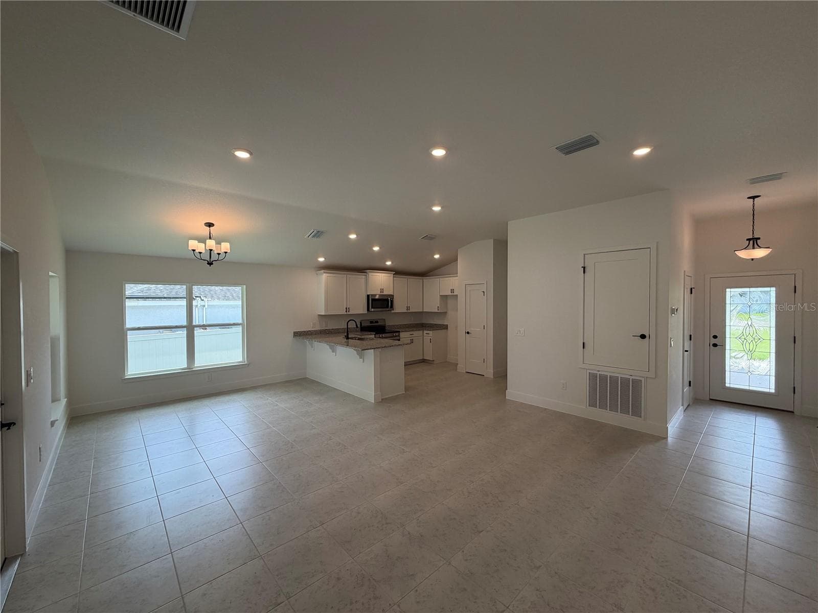 Single Family Residence at 16253 SE 83RD CT, SUMMERFIELD, photo 6 of 13