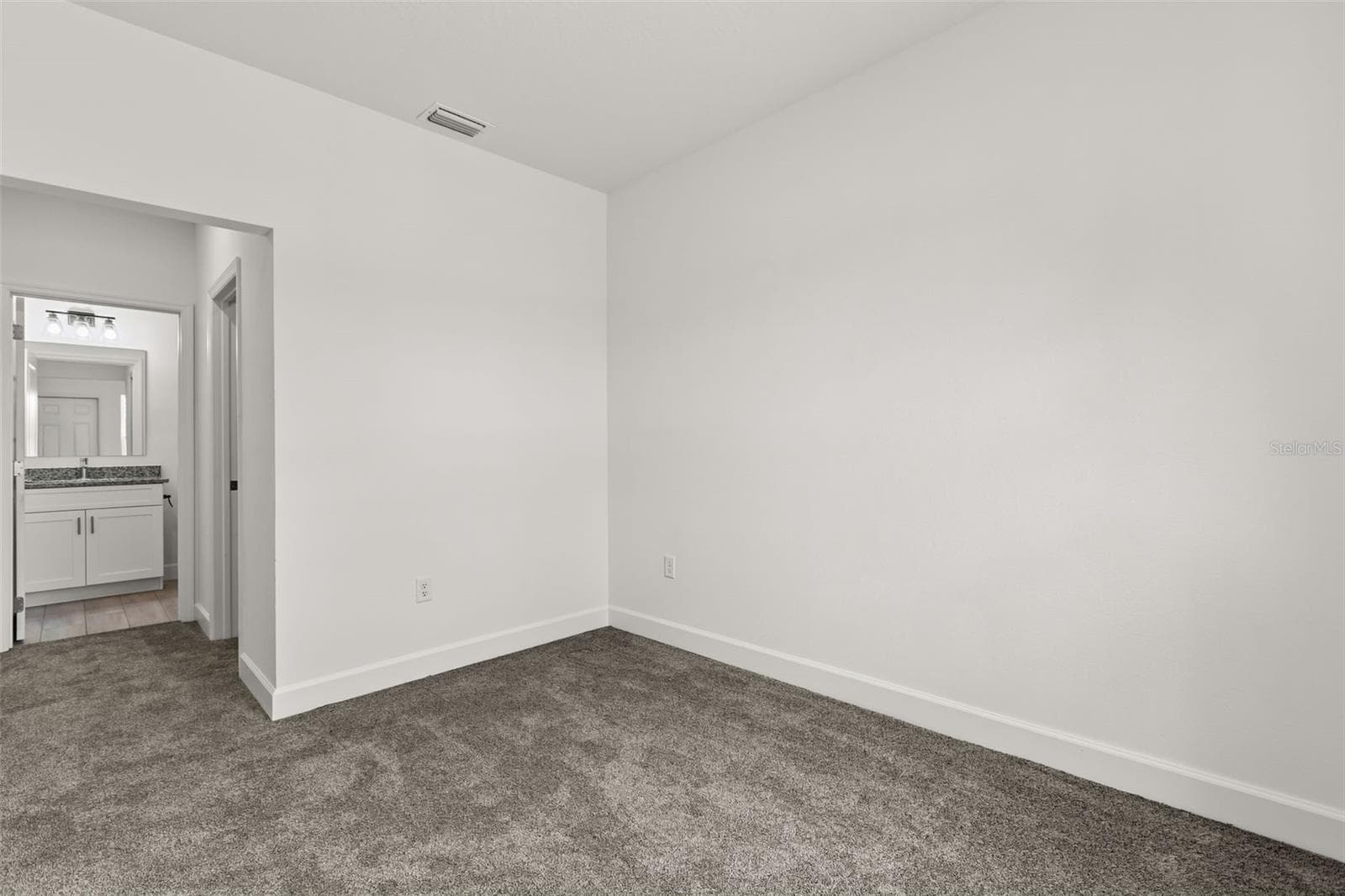 Townhouse at 458 LAKE SHORE PKWY, DAVENPORT, photo 27 of 42