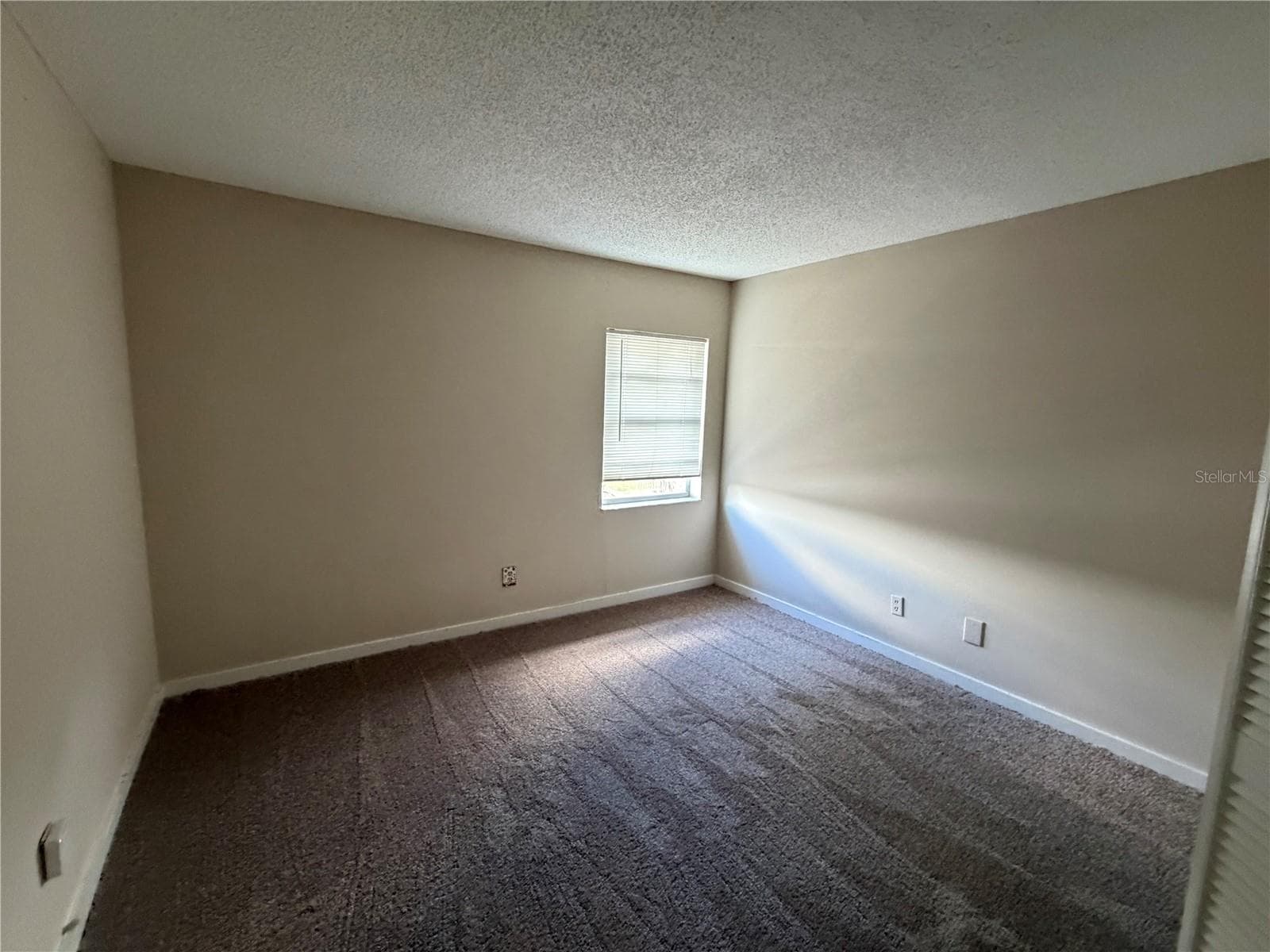Townhouse at 7144 WATERSIDE DR, TAMPA, photo 5 of 8