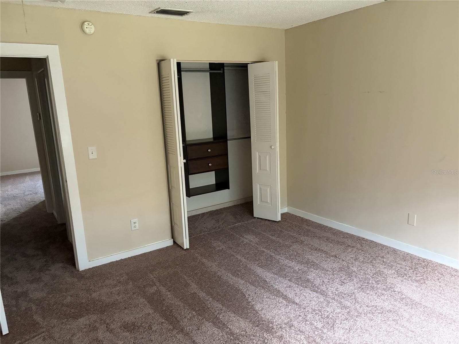 Townhouse at 7144 WATERSIDE DR, TAMPA, photo 6 of 8