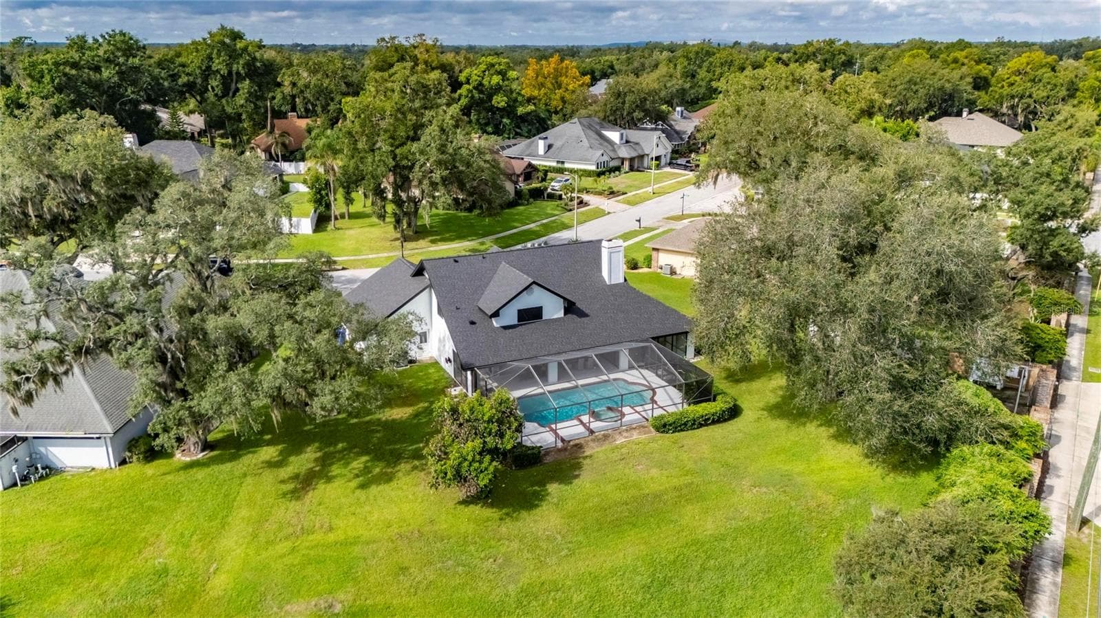 Single Family Residence at 104 BARRINGTON DR, BRANDON, photo 4 of 55