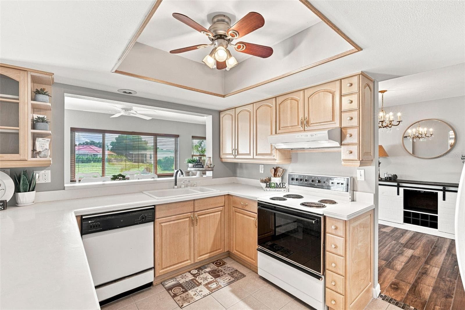 Open Kitchen Overlooking the Florida Room - 155 MORGAN LN SE, PORT CHARLOTTE