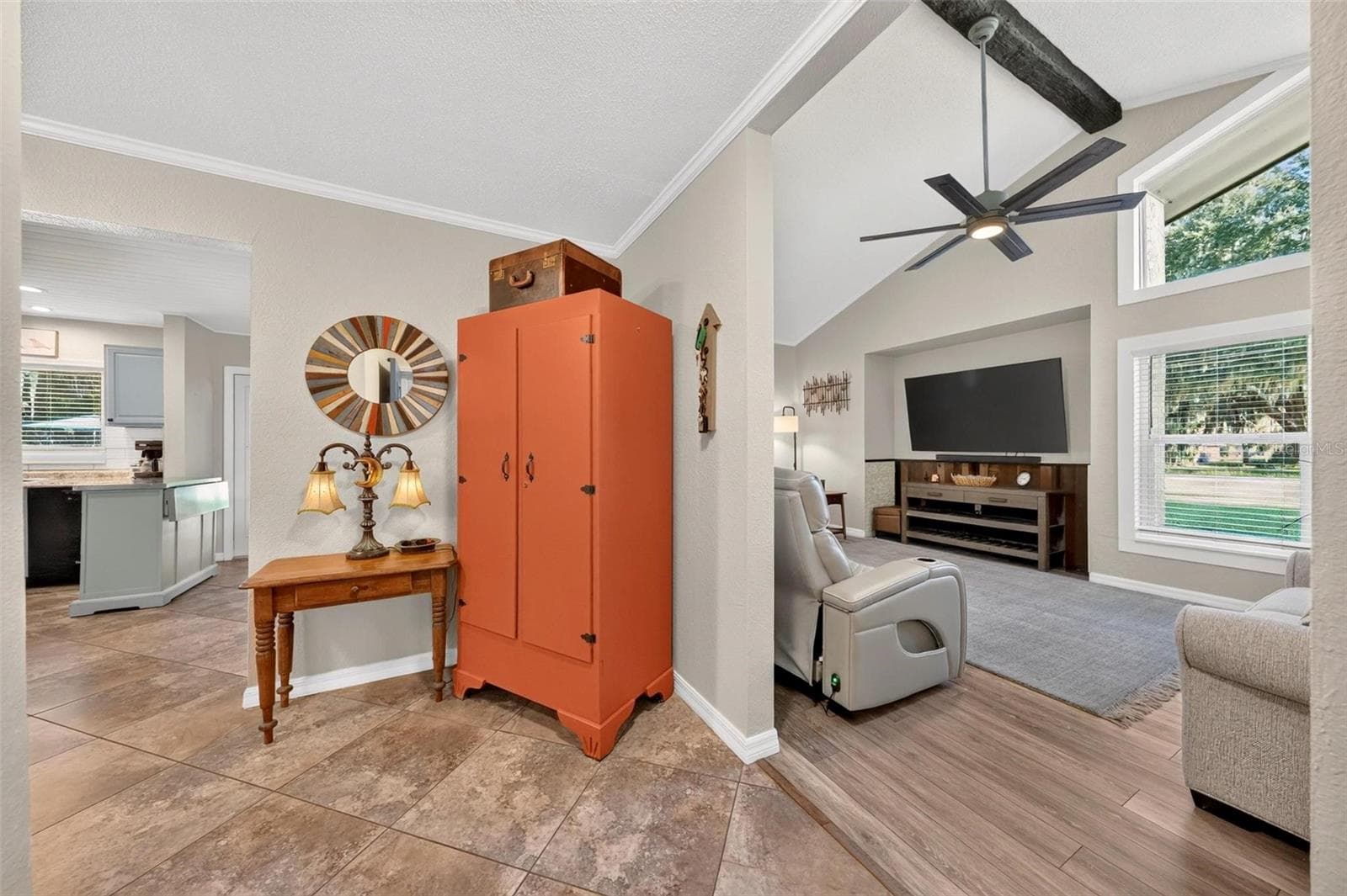 Entryway - 8106 SPRING DR, YALAHA