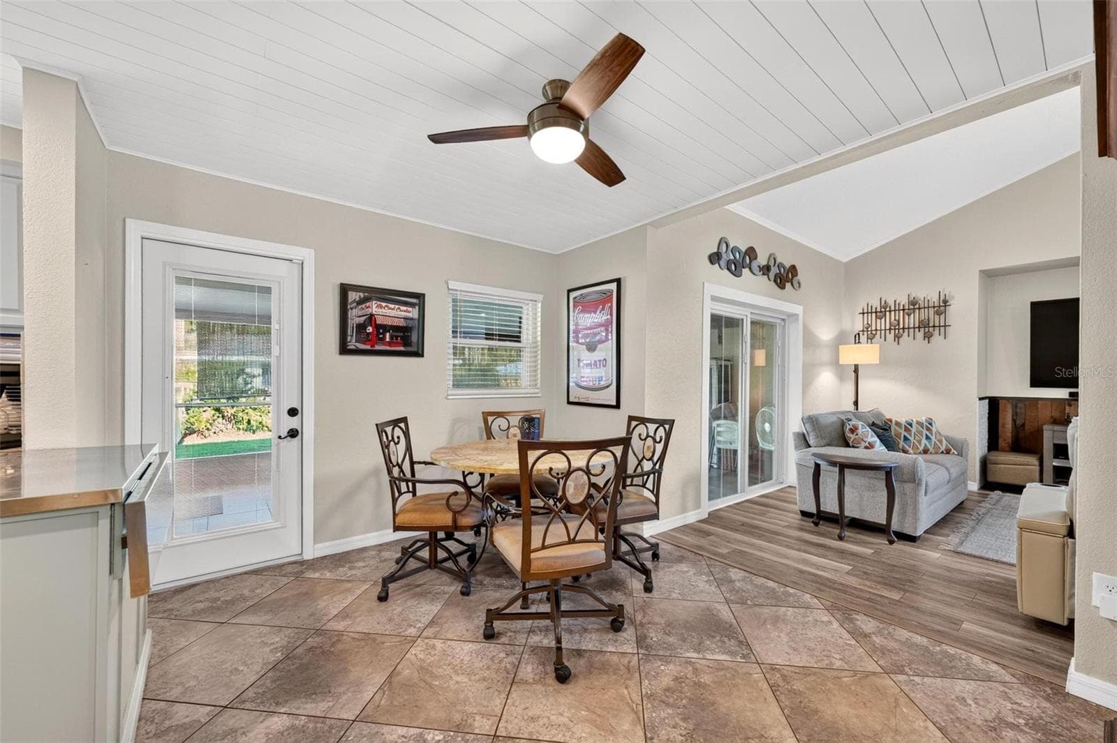 Dining room - 8106 SPRING DR, YALAHA