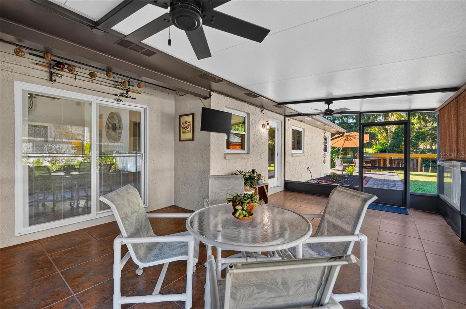 Side Screen Porch Overlooking the Canal - 8106 SPRING DR, YALAHA