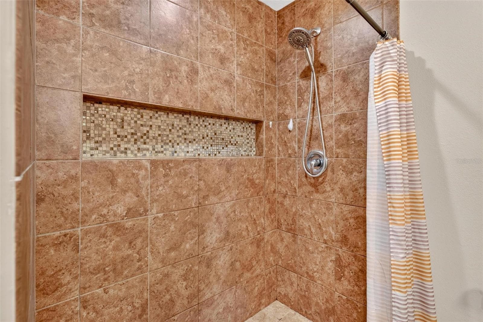 Walk-in shower with recessed shower niche - 8106 SPRING DR, YALAHA