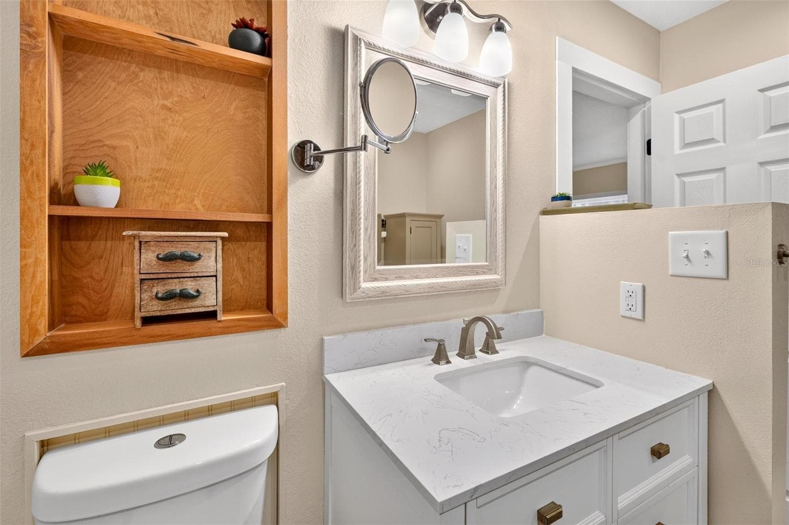 Built-in shelf & new vanity - 8106 SPRING DR, YALAHA