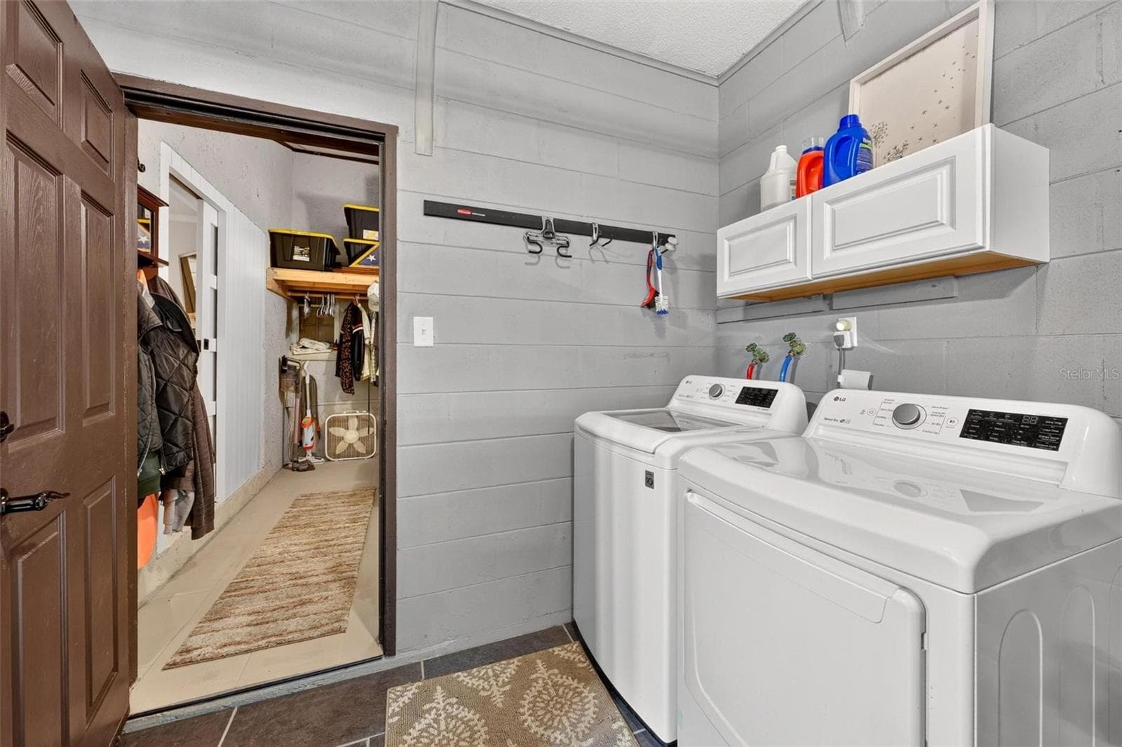 In-garage laundry - 8106 SPRING DR, YALAHA