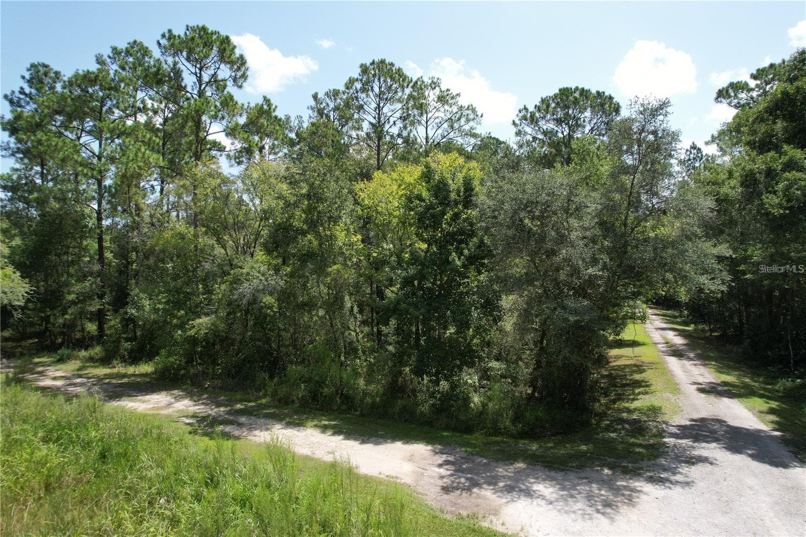 MERRYHILL DR