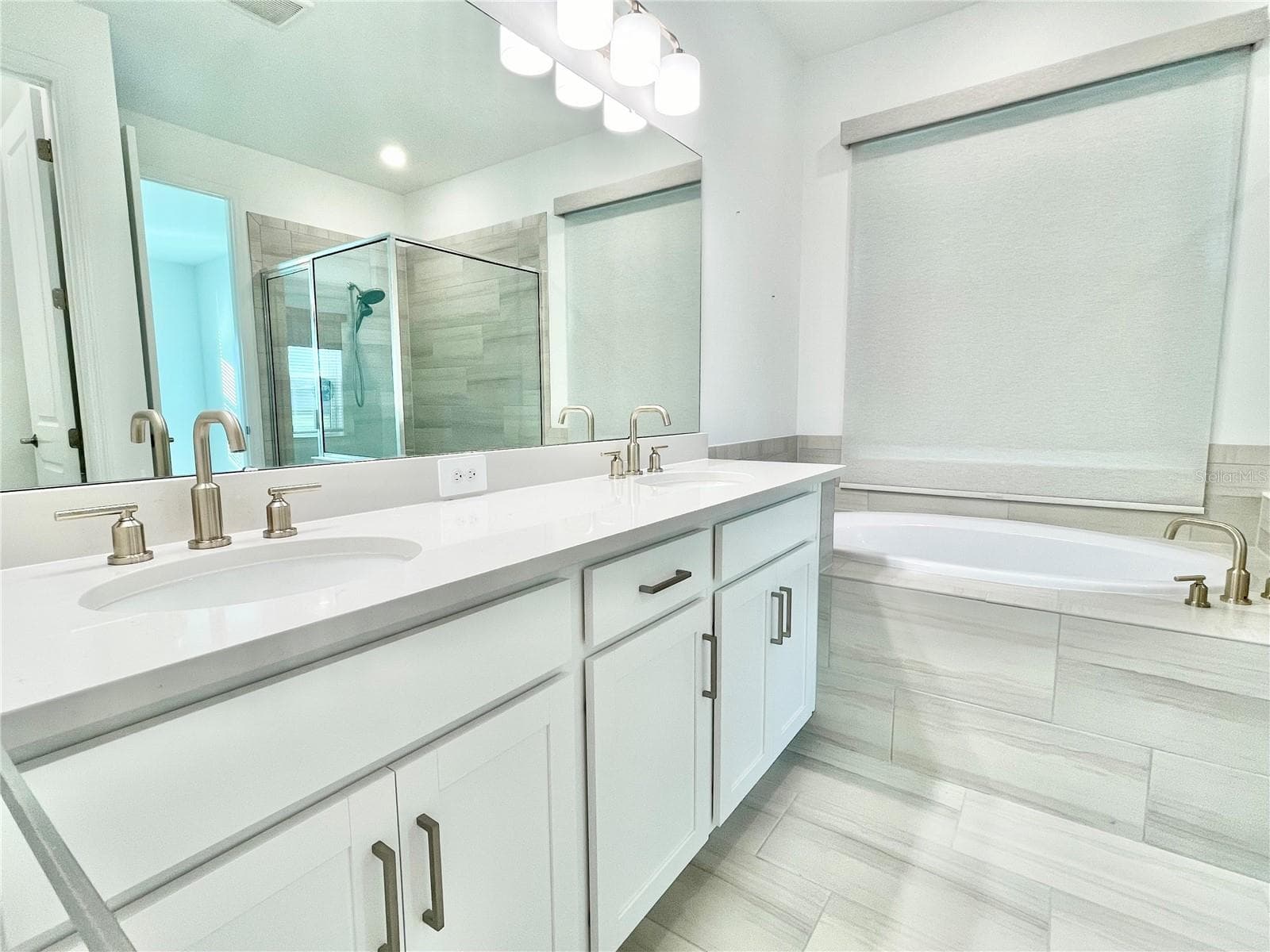 Main Bedroom bathroom - 4698 CORAL HARBOUR RD, KISSIMMEE