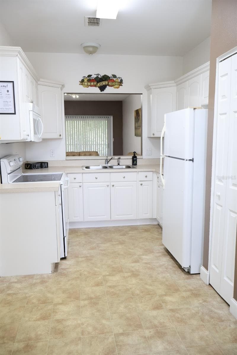 Condominium at 8842 CORAL PALMS CT #B, KISSIMMEE, photo 6 of 36