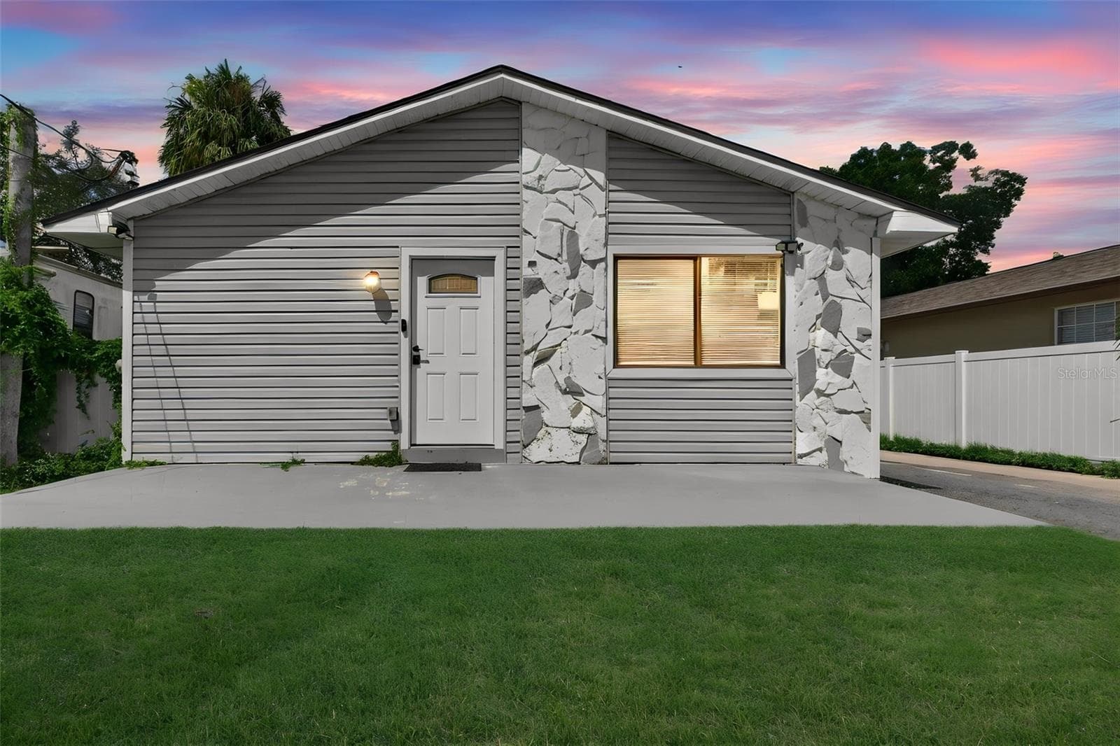 8114 N EDISON AVE
