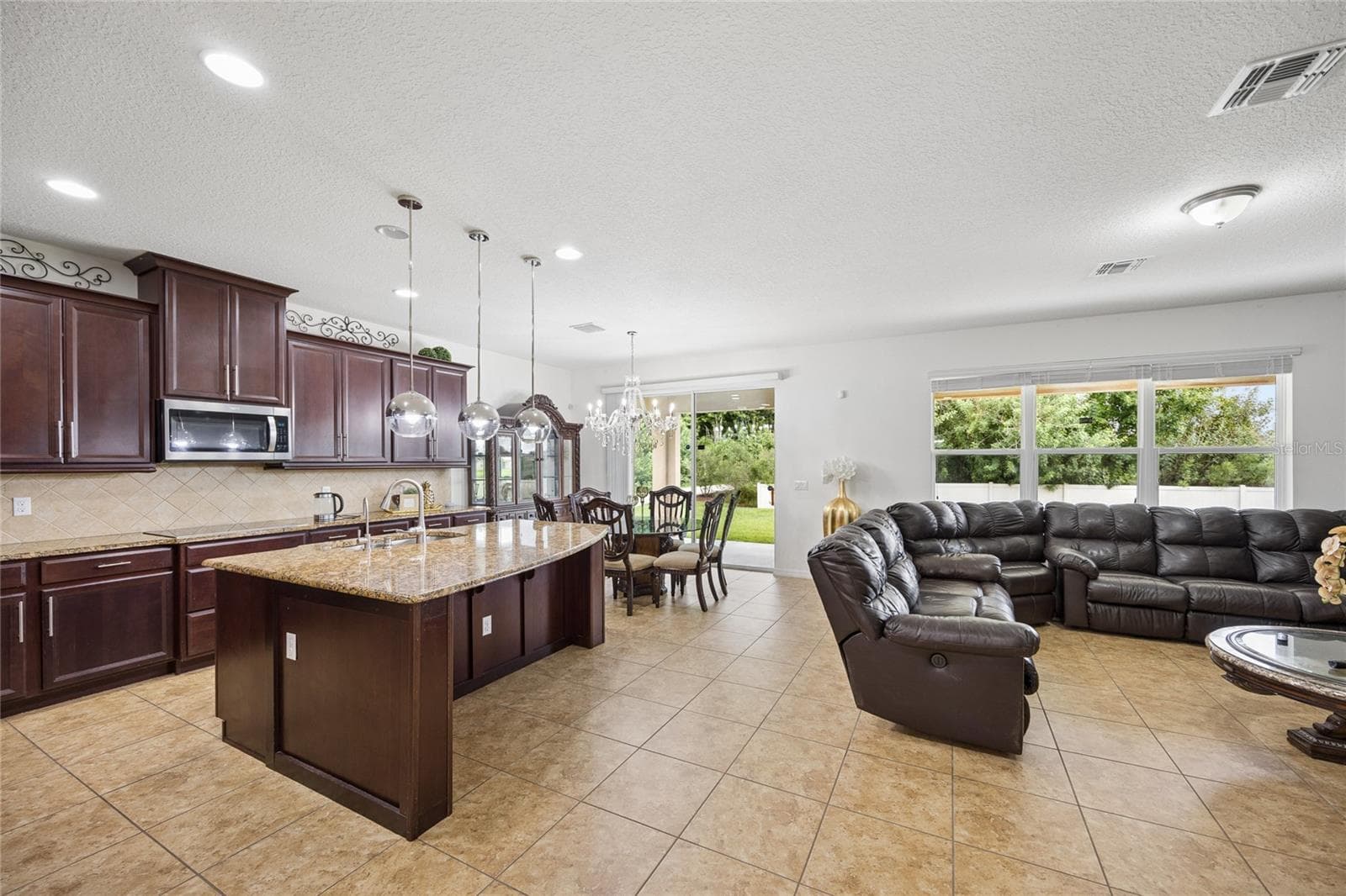Single Family Residence at 3899 MT VERNON WAY, KISSIMMEE, photo 9 of 48