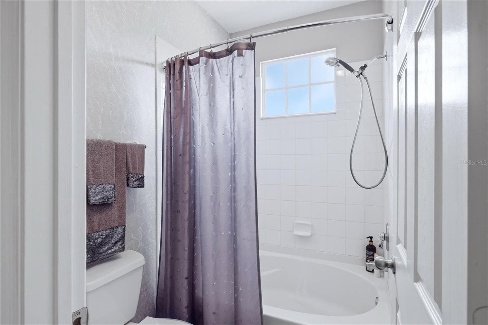 Garden tub/shower combo - 5001 BARALDI CIR #22-209, SARASOTA
