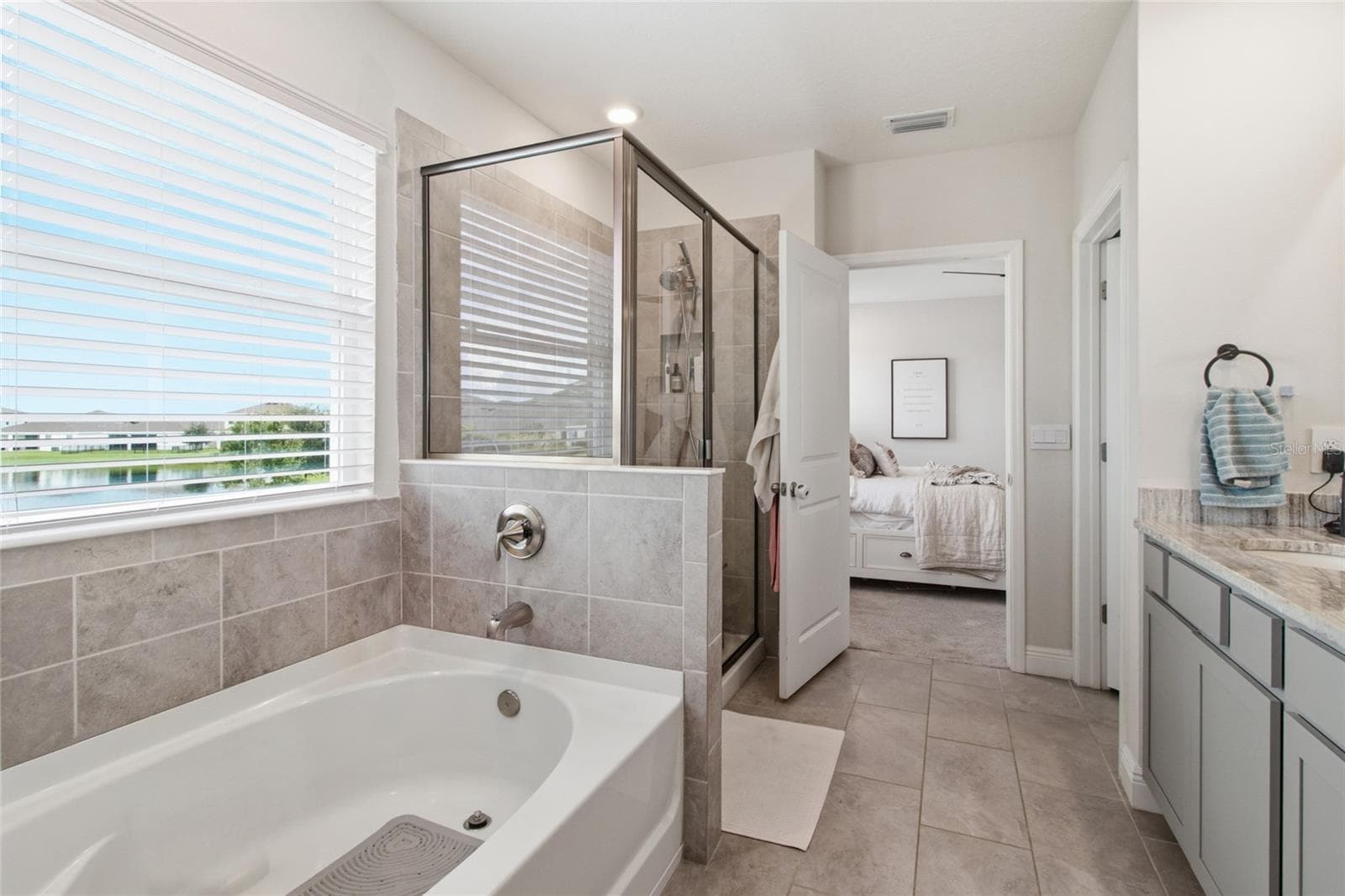 Single Family Residence at 17656 CANTARINA CV, BRADENTON, photo 33 of 67