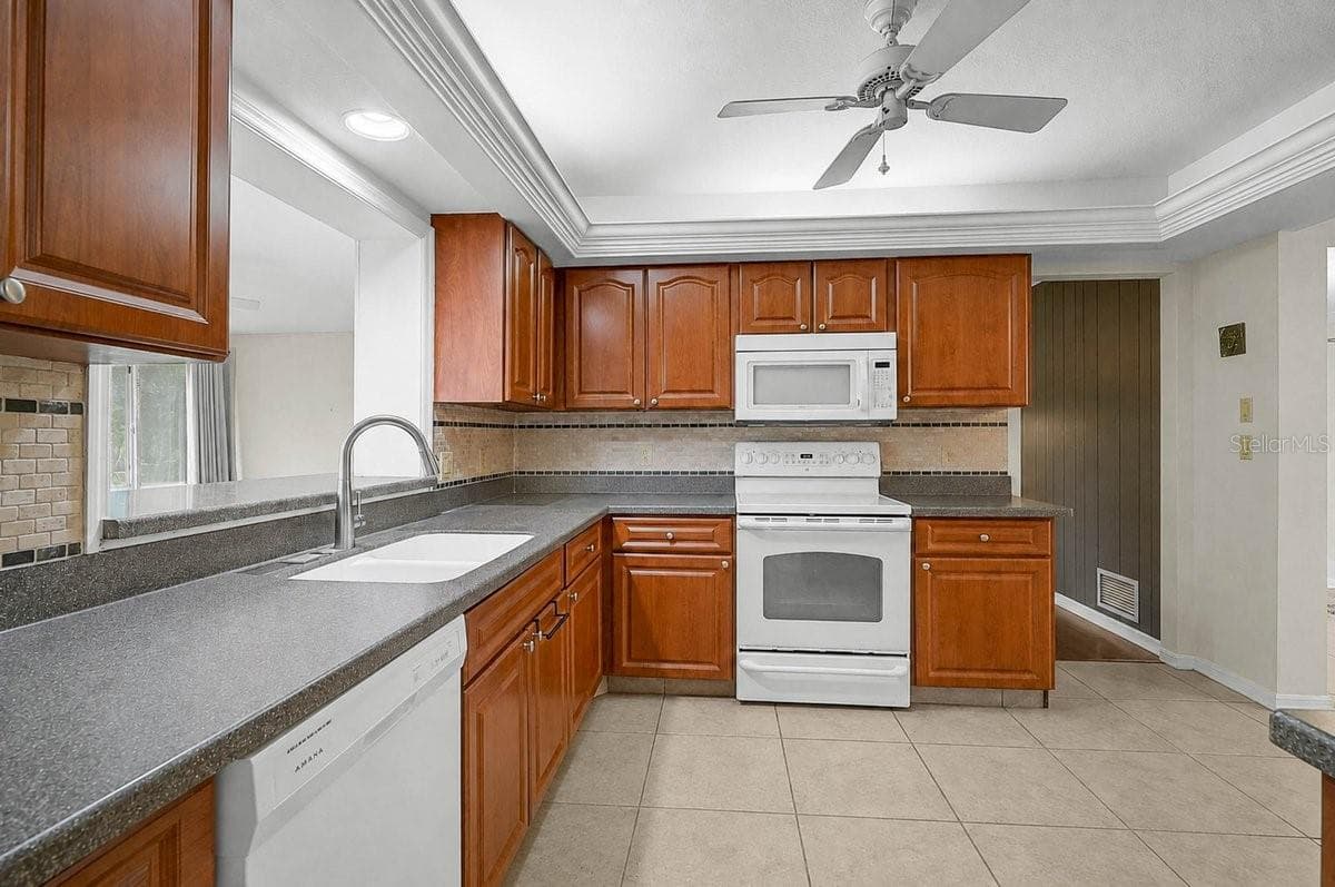 Single Family Residence at 1113 DERIAN PL, NOKOMIS, photo 10 of 34