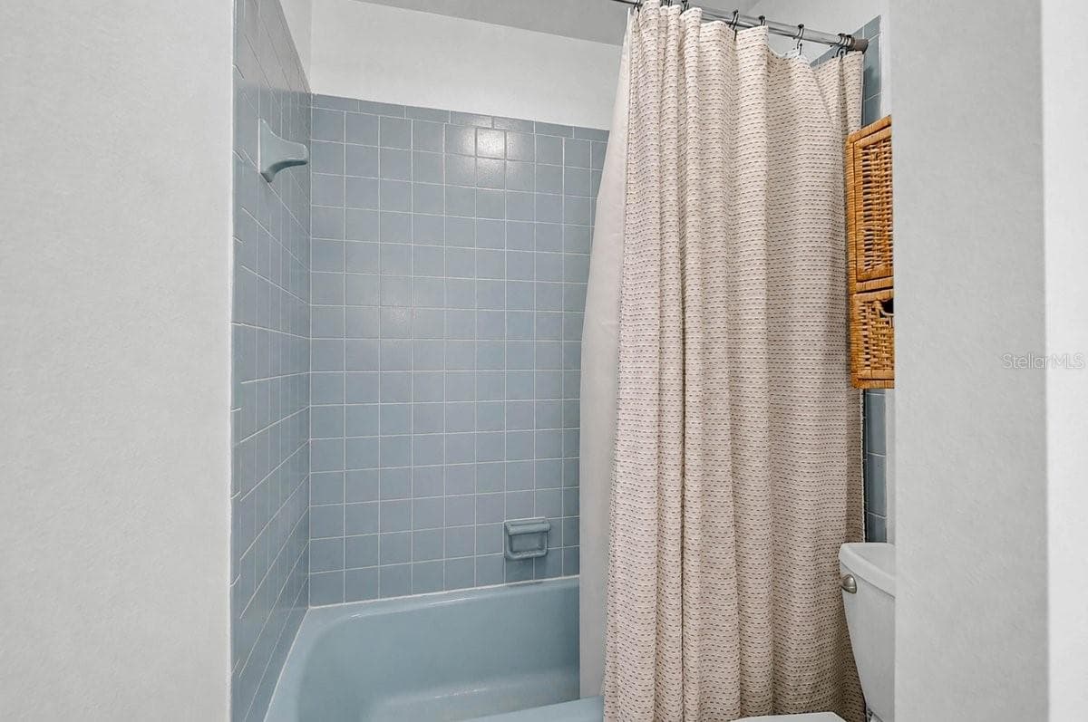 Single Family Residence at 1113 DERIAN PL, NOKOMIS, photo 22 of 34