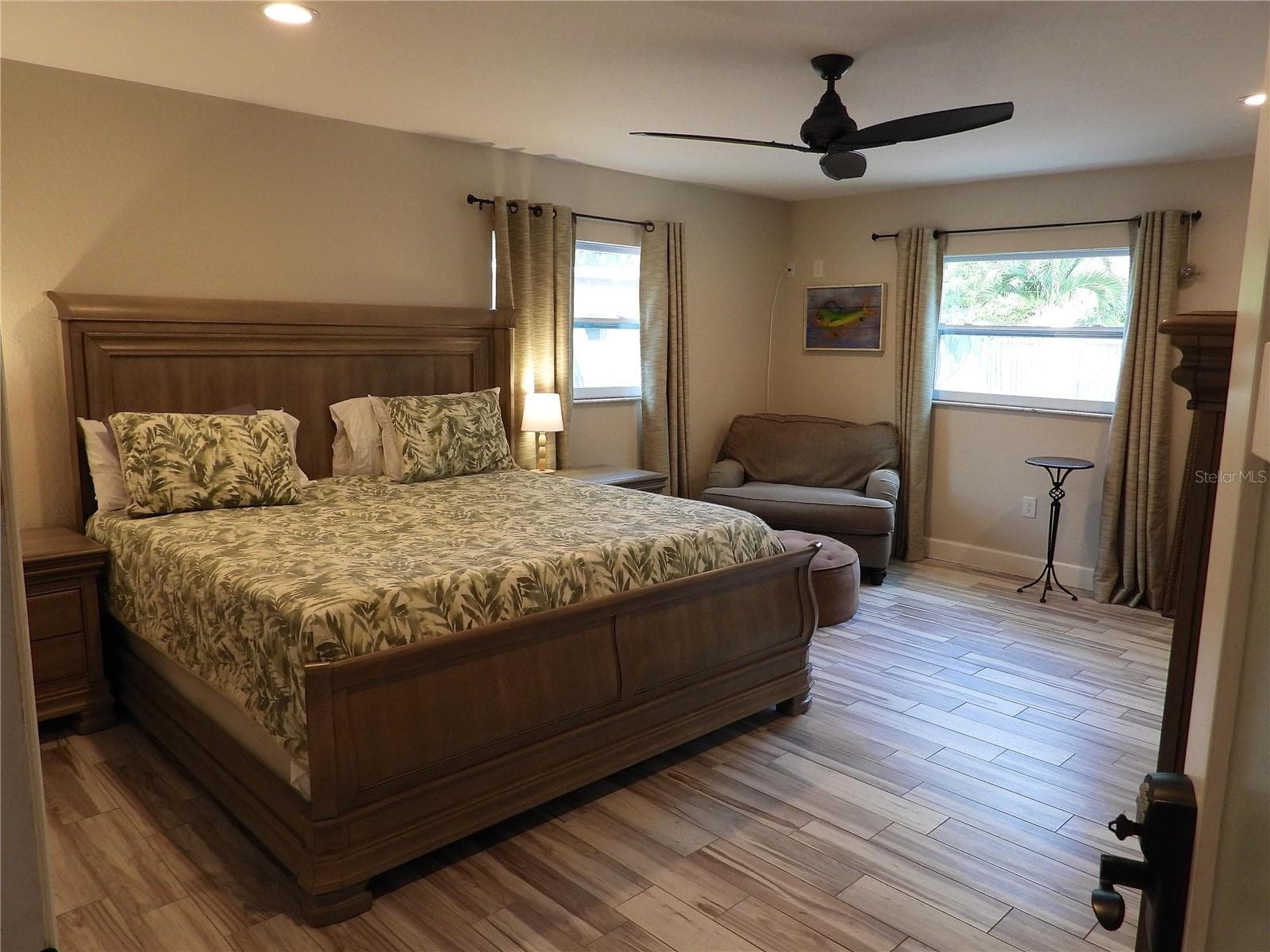 Single Family Residence at 7800 COUNTRY CLUB RD N, ST PETERSBURG, photo 13 of 26