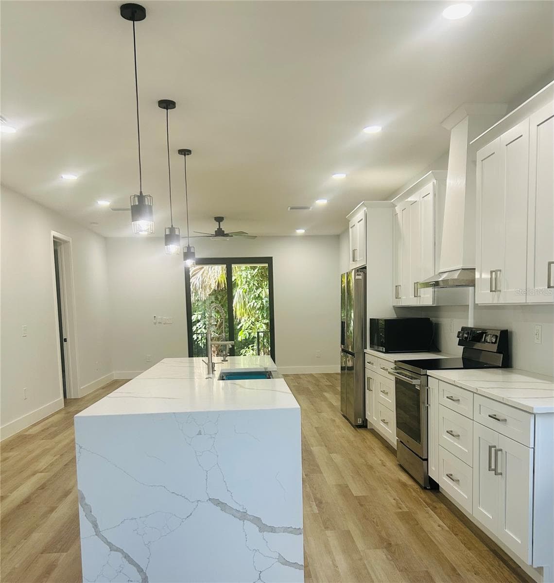 Single Family Residence at 2122 BIRD ST., TAMPA, photo 10 of 16