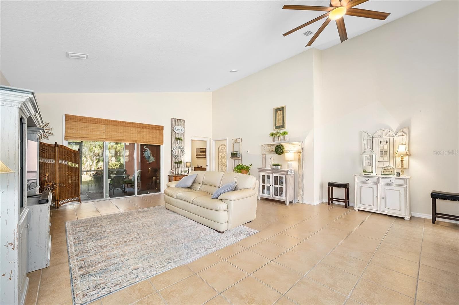 Neutral Paint - 372 CHELSEA PLACE AVE, ORMOND BEACH