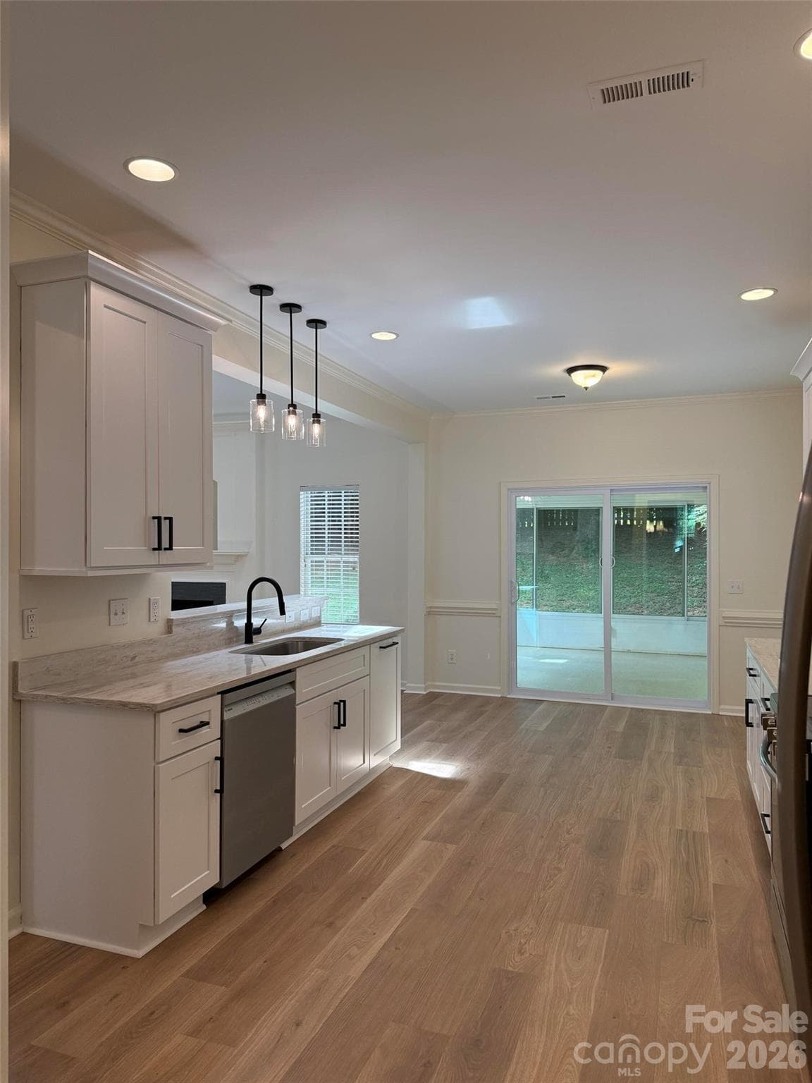 Single Family Residence at 17234 Georgian Hall Drive, Charlotte, photo 6 of 14