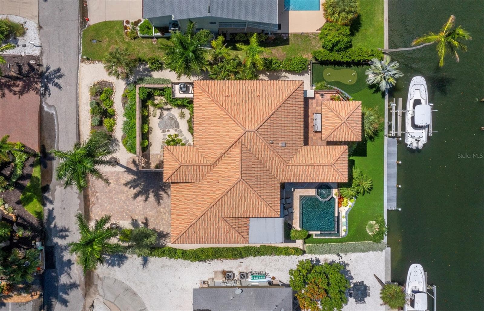 A big, beautiful home on an incredible lot on a wide canal.....what more could you ask for? - 795 MARBURY LN, LONGBOAT KEY