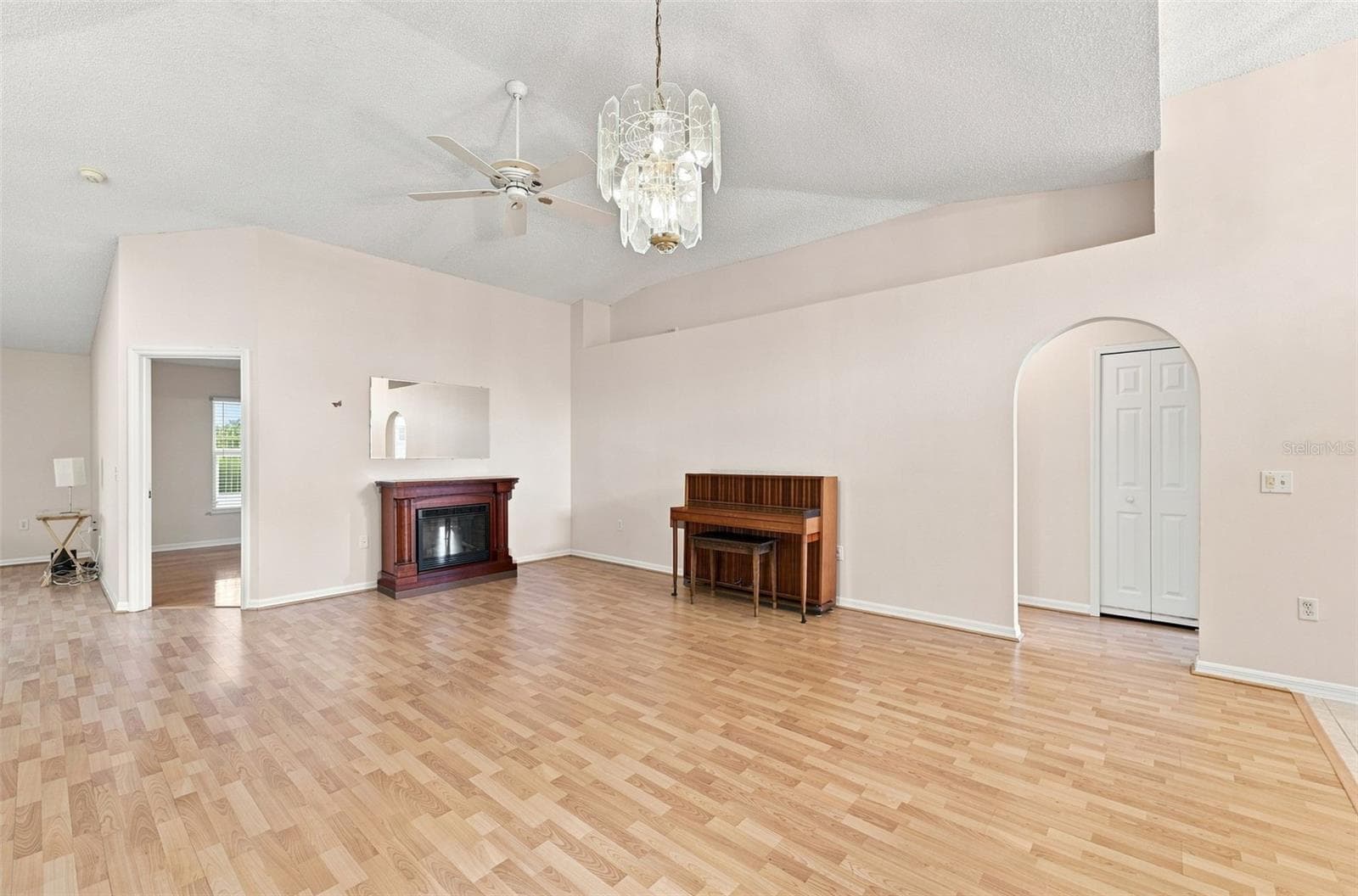 Living Room - 1181 WELCH HILL CIR, APOPKA