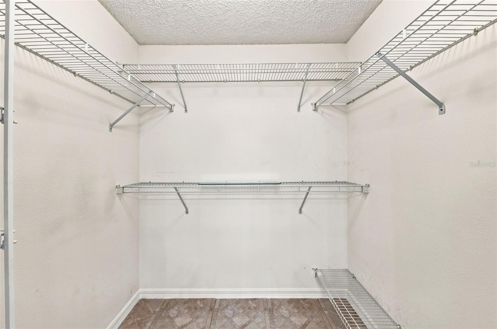 Walk-In Closet - 1181 WELCH HILL CIR, APOPKA