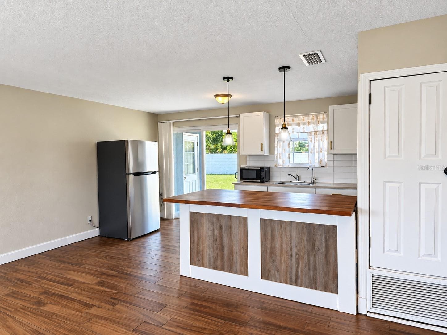 Single Family Residence at 852 DERBYSHIRE RD, DAYTONA BEACH, photo 21 of 52