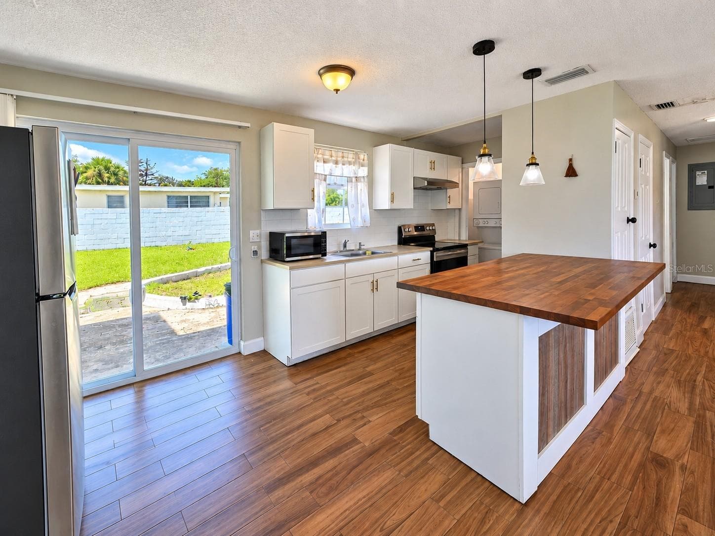 Single Family Residence at 852 DERBYSHIRE RD, DAYTONA BEACH, photo 23 of 52